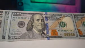 Abstrakte Darstellung von Datenströmen, die die Finanzierung von KI-Startups symbolisieren.