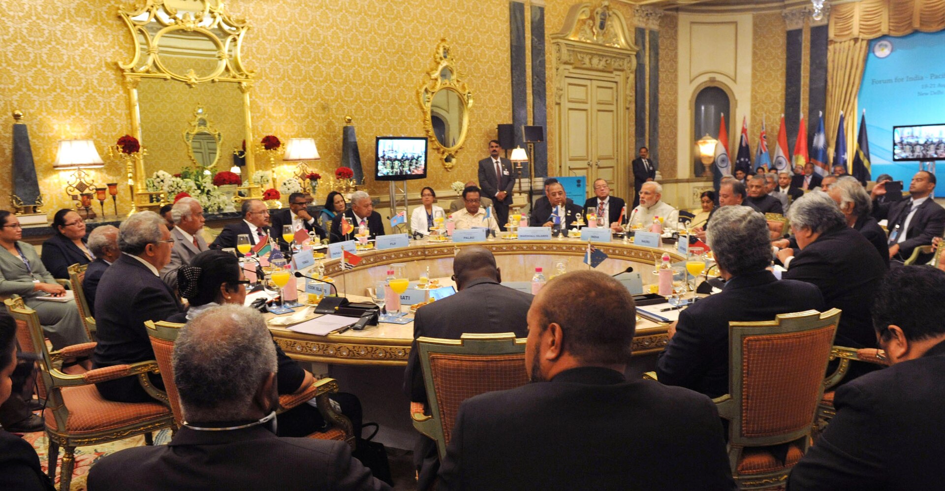round table chairs meeting